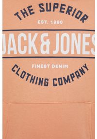 Jack & Jones Bluza męska kolor pomarańczowy z kapturem z nadrukiem. Okazja: na co dzień. Typ kołnierza: kaptur. Kolor: pomarańczowy. Wzór: nadruk. Styl: casual