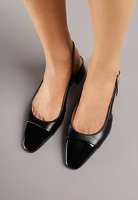 Renee - Czarne Sandały Slingback na Klocku z Lakierowanym Noskiem Iphisania. Kolor: czarny. Materiał: lakier. Wzór: grochy. Styl: retro #2