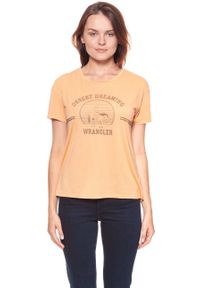 Wrangler - WRANGLER T SHIRT DAMSKI DRAPE TEE APRICOT NECTAR W7016DI65. Wzór: nadruk. Styl: vintage