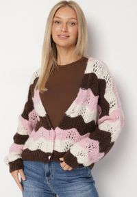 Born2be - Różowy Kardigan w Ażurowy Wzór z Dodatkiem Wełny i Wiskozy Esilla. Okazja: na co dzień. Typ kołnierza: dekolt w kształcie V. Kolor: różowy. Materiał: wełna, wiskoza. Długość: długie. Wzór: ażurowy. Styl: casual, elegancki, klasyczny #3