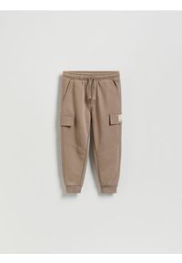 Reserved - Bawełniane joggery - brązowy. Kolor: brązowy. Materiał: bawełna