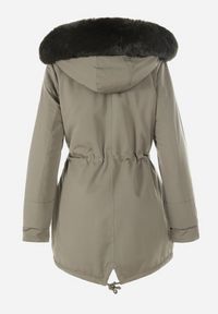Born2be - Ciemnozielona Kurtka Parka z Kapturem z Futerkiem Ouida. Okazja: na co dzień, na spacer. Typ kołnierza: kaptur. Kolor: zielony. Materiał: futro. Wzór: aplikacja. Styl: casual, elegancki #3