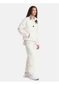 Adidas - adidas Bluza Embroidery IP3799 Biały Regular Fit. Kolor: biały. Materiał: syntetyk