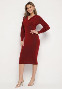 Born2be - Czerwona Dopasowana Sukienka z Kopertowym Dekoltem i Bufiastymi Rękawami Ulonissa. Kolor: czerwony. Materiał: tkanina. Typ sukienki: kopertowe. Styl: klasyczny #1