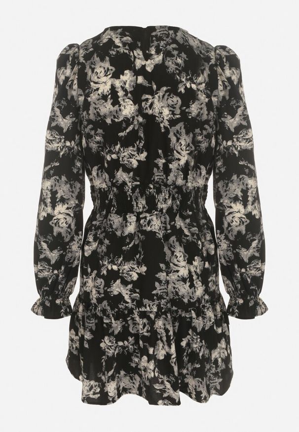 Born2be - Czarna Rozkloszowana Sukienka o Kwiatowym Wzorze z Falbanką i Gumką w Talii Sarasila. Kolor: czarny. Wzór: kwiaty