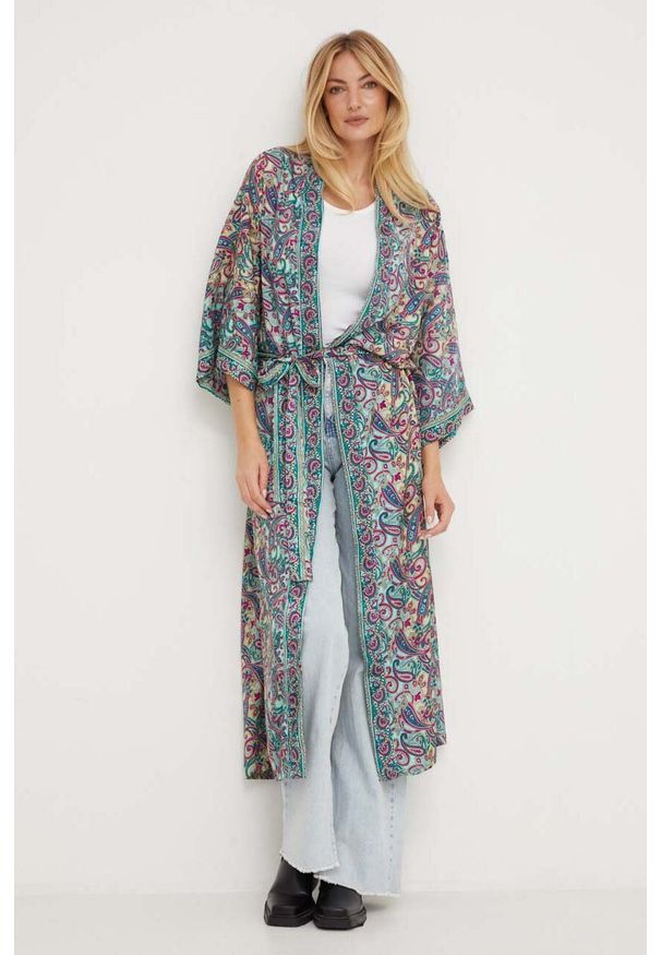 Answear Lab kimono jedwabne kolor zielony oversize wzorzysta. Kolor: zielony. Materiał: jedwab. Styl: wakacyjny