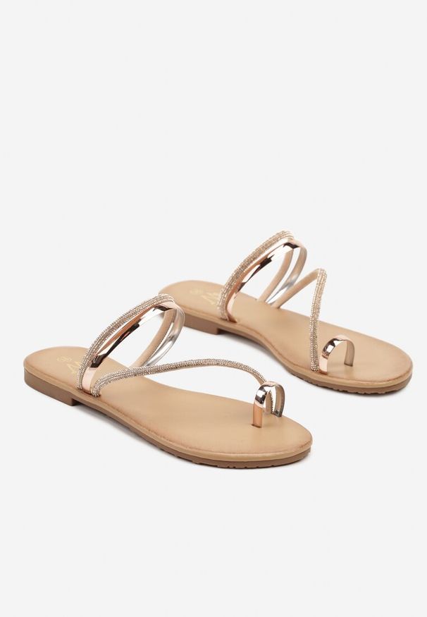 Renee - Szampańskie Klapki w Stylu Japonek Ozdobione Cyrkoniami Firfia. Okazja: na co dzień. Kolor: złoty. Wzór: aplikacja. Sezon: lato. Styl: elegancki, casual