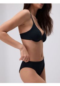 Reserved - Dół od bikini - czarny. Stan: podwyższony. Kolor: czarny. Materiał: materiał. Wzór: gładki