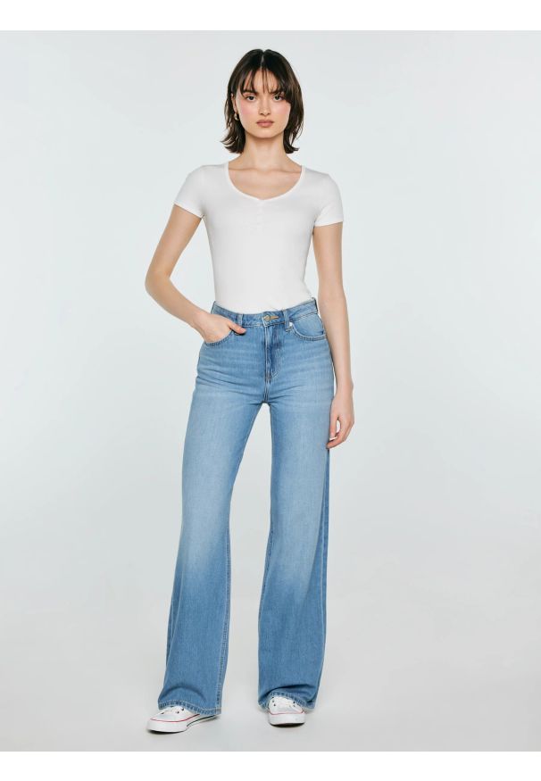 Big-Star - Jeansy damskie z szeroką nogawką niebieskie Atrea 111. Stan: podwyższony. Kolor: niebieski. Sezon: lato. Styl: vintage, retro, klasyczny