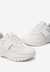Born2be - Białe Sneakersy Ozdobione Siateczką z Elastycznym Wiązaniem Eriave. Nosek buta: okrągły. Zapięcie: sznurówki. Kolor: biały. Materiał: materiał. Wzór: aplikacja. Obcas: na obcasie. Wysokość obcasa: niski #3