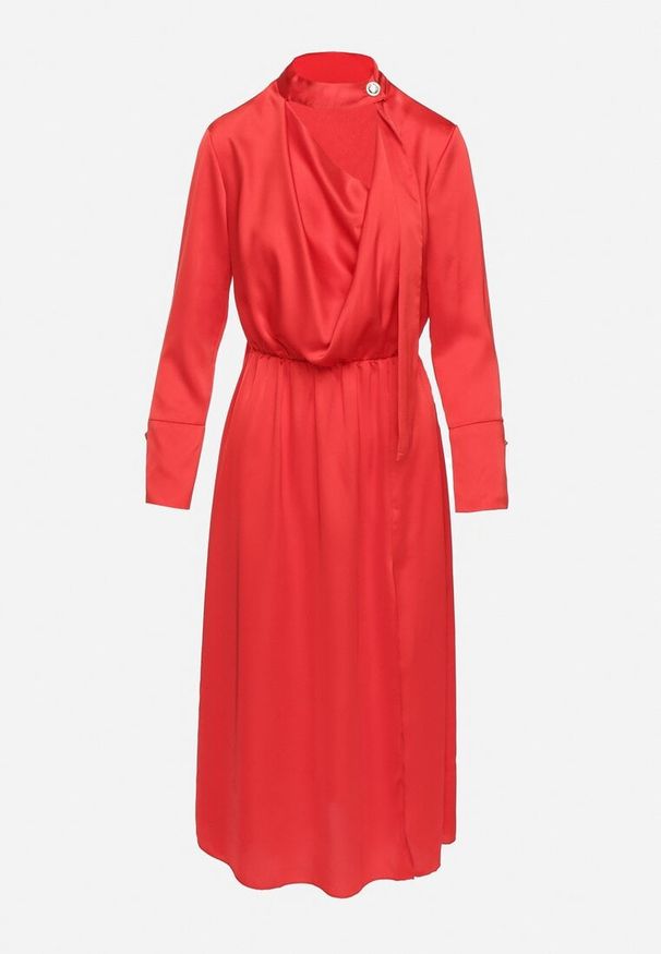 Born2be - Czerwona Satynowa Sukienka Koktajlowa Ozdobiona Guzikiem Leannea. Okazja: na imprezę. Kolor: czerwony. Materiał: satyna. Długość rękawa: długi rękaw. Wzór: aplikacja. Typ sukienki: proste. Styl: wizytowy