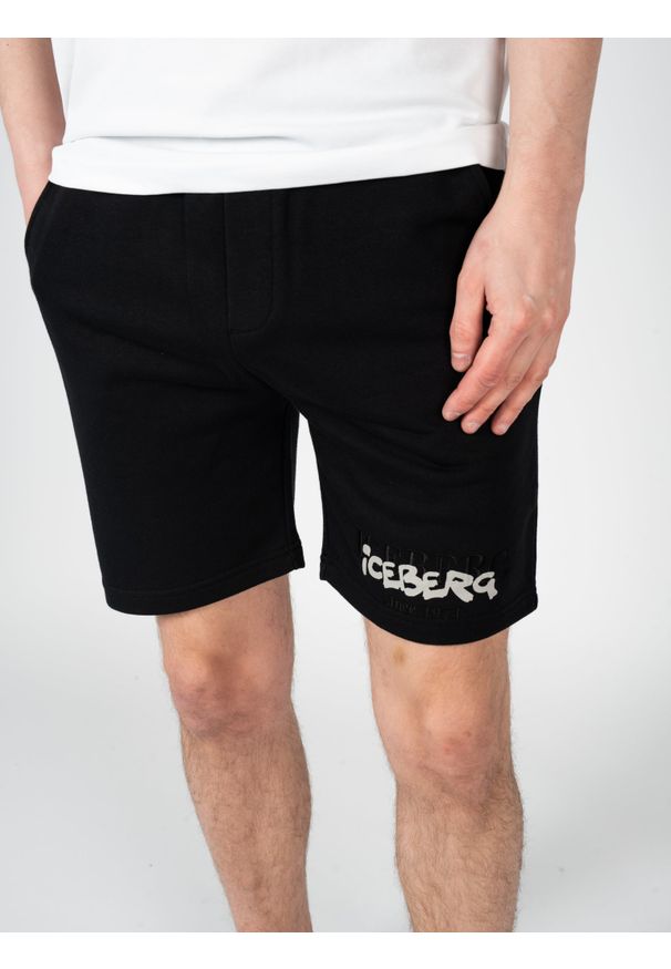Iceberg Szorty | D0226302 | Mężczyzna | Czarny. Okazja: do domu. Kolor: czarny. Materiał: poliester, bawełna. Styl: sportowy