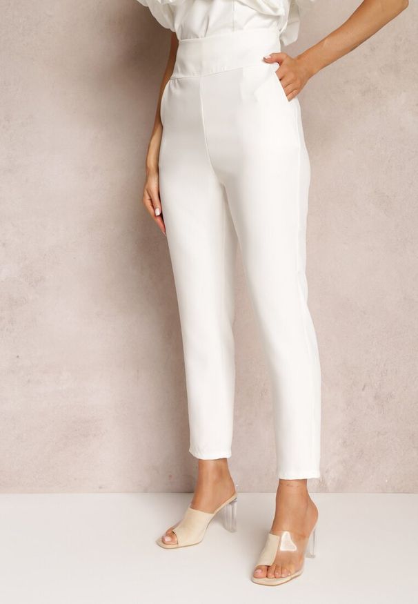 Renee - Białe Materiałowe Spodnie Regular Pivolia. Okazja: na spotkanie biznesowe, do pracy. Kolor: biały. Materiał: materiał. Styl: biznesowy