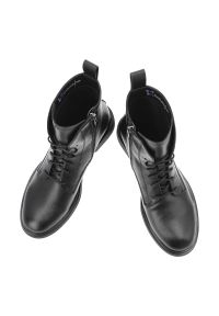 Czarne Botki Maciejka Stylowe Obuwie Damskie. Okazja: na co dzień. Kolor: czarny. Materiał: skóra. Szerokość cholewki: normalna. Wzór: aplikacja. Styl: elegancki #5