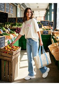 Sinsay - Bawełniana koszulka z nadrukiem - kremowy. Kolor: kremowy. Materiał: bawełna. Wzór: nadruk #1