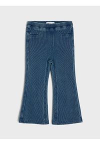 Sinsay - Prążkowane spodnie flare - granatowy. Kolor: niebieski. Materiał: prążkowany #1