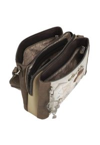 Torebka damska Anekke, na ramię z dekoracyjnym nadrukiem i metalowym logo zapinana na zamek z szerokim regulowanym paskiem oraz ozdobnym brelokiem, b. Kolor: brązowy. Wzór: nadruk #9