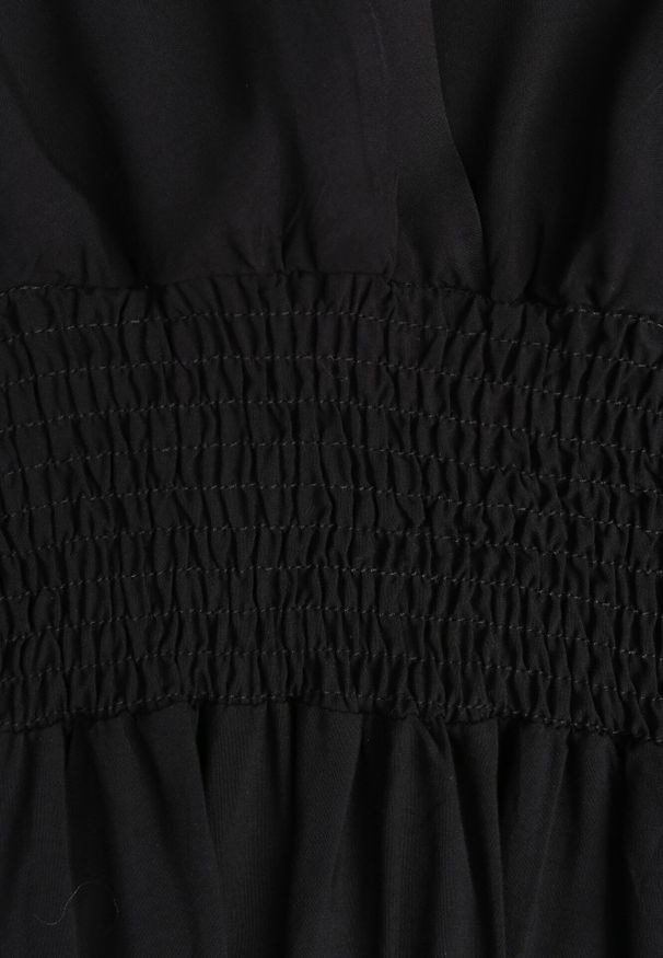 Born2be - Czarna Sukienka z Wiskozy Saede. Okazja: na co dzień. Kolor: czarny. Materiał: wiskoza. Wzór: gładki. Sezon: lato. Typ sukienki: kopertowe. Styl: casual. Długość: mini