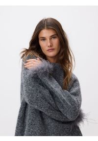 Reserved - Sweter z ozdobnym detalem - szary. Kolor: szary. Materiał: dzianina, wełna #1