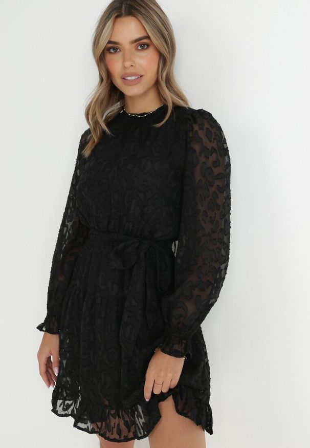 Born2be - Czarna Sukienka Koronkowa Wiązana w Pasie Mova. Kolor: czarny. Materiał: koronka. Wzór: nadruk, motyw zwierzęcy. Długość: mini