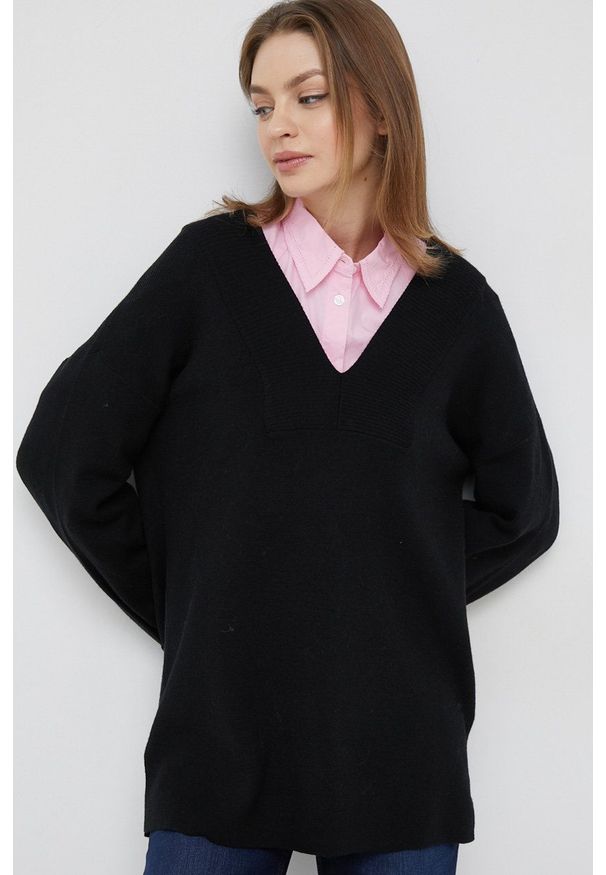Vero Moda sweter damski kolor czarny lekki. Kolor: czarny. Materiał: materiał, dzianina, wiskoza. Długość rękawa: długi rękaw. Długość: długie