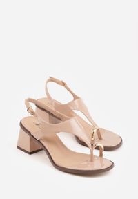 Born2be - Beżowe Sandały Japonki na Słupku z Biżuteryjną Ozdobą Uhryss. Kolor: beżowy. Materiał: len. Wzór: aplikacja. Sezon: lato. Obcas: na słupku. Styl: elegancki, klasyczny. Wysokość obcasa: średni #6