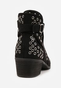Renee - Czarne Botki Vices na Słupku w Stylu Kowbojek z Metalicznymi Aplikacjami i Wycięciami Virori. Zapięcie: sprzączka. Kolor: czarny. Materiał: jeans, zamsz. Wzór: aplikacja. Obcas: na słupku #9