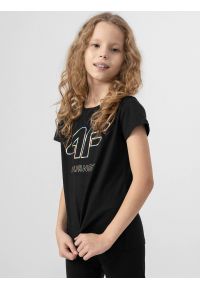 4f - T-shirt z nadrukiem dziewczęcy. Kolor: czarny. Materiał: bawełna, dzianina. Wzór: nadruk #1