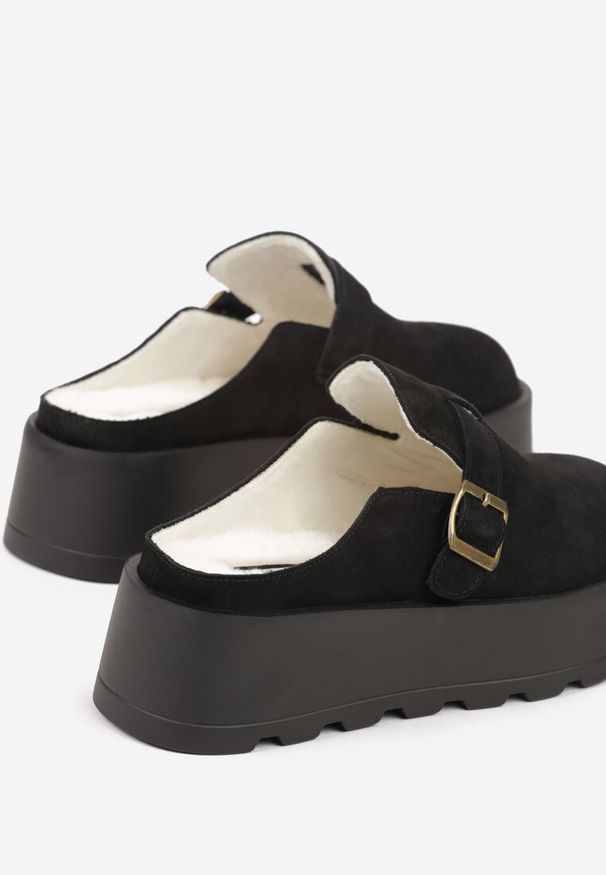 Born2be - Czarne Niskie Śniegowce na Grubej Podeszwie Zdobione Sprzączką Vetiare. Okazja: na co dzień. Zapięcie: sprzączka. Kolor: czarny. Materiał: dzianina, jeans. Wzór: aplikacja. Sezon: zima, jesień. Styl: casual