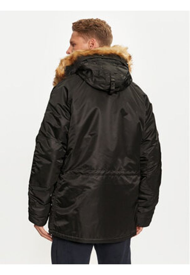 Alpha Industries Kurtka zimowa 103141 Czarny Regular Fit. Kolor: czarny. Materiał: syntetyk. Sezon: zima
