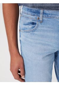 Wrangler - WRANGLER GREENSBORO MĘSKIE SPODNIE JEANSOWE JEANSY THE BRONCO W15Q84Z68 112330711
