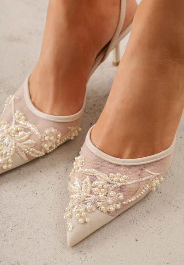 Born2be - Beżowe Szpilki VICES z Odkrytą Piętą z Bogato Zdobionym Noskiem z Koralikami Daphironei. Okazja: do pracy, na co dzień, na spotkanie biznesowe. Kolor: beżowy. Materiał: jeans. Wzór: aplikacja. Obcas: na szpilce. Styl: elegancki, biznesowy, klasyczny, casual