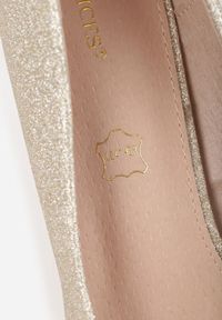 Born2be - Złote Czółenka Vices na Szpilce ze Skórzaną Wkładką Ozdobione Brokatem Edelis. Okazja: na co dzień. Kolor: złoty. Materiał: skóra. Wzór: aplikacja. Obcas: na szpilce. Styl: elegancki, casual #4