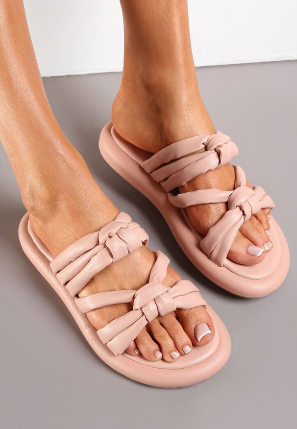 Renee - Różowe Klapki na Płaskiej Podeszwie z Ozdobnymi Paskami Celest. Kolor: różowy. Wzór: aplikacja. Obcas: na płaskiej podeszwie