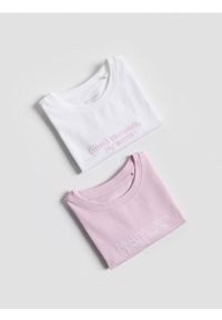 Reserved - Bawełniany t-shirt z haftem 2 pack - wielobarwny. Materiał: bawełna. Wzór: haft #1