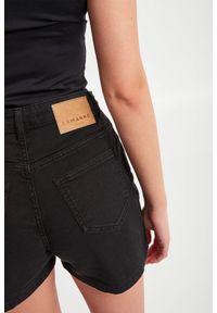 Ermanno Firenze - Szorty jeansowe ERMANNO FIRENZE. Stan: podwyższony. Materiał: jeans. Wzór: aplikacja #2
