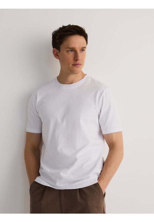 Reserved - Bawełniany t-shirt regular fit - biały. Kolor: biały. Materiał: bawełna
