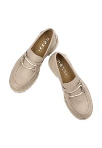 Beżowe Półbuty Nessi Eleganckie Buty Damskie. Zapięcie: klamry. Kolor: beżowy. Materiał: materiał, jeans. Wzór: gładki. Styl: elegancki #4