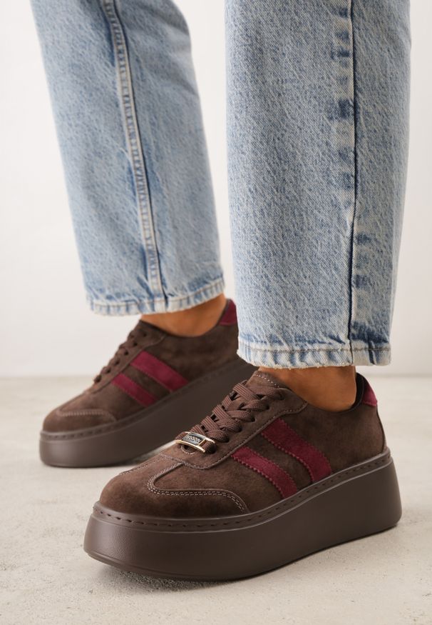 Renee - Brązowe Sneakersy z Zamszu Naturalnego na Platformie Ozdobione Paskami Jiliana. Okazja: na co dzień. Zapięcie: pasek. Kolor: brązowy. Materiał: zamsz. Wzór: aplikacja. Obcas: na platformie