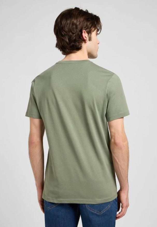 Lee - MESKA KOSZULKA LEE MEDIUM WOBBLY LEE TEE OLIVE STONE 112370505