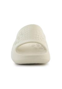 Klapki męskie New Balance SUFHUPC3. Zapięcie: bez zapięcia. Kolor: biały. Materiał: materiał, syntetyk. Szerokość cholewki: normalna. Sport: pływanie, turystyka piesza, fitness