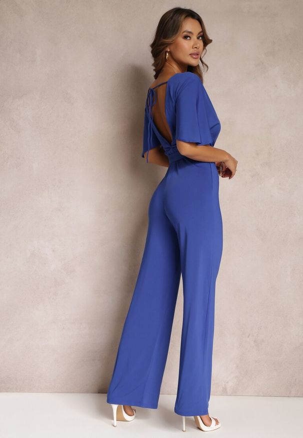 Renee - Granatowy Długi Kombinezon z Wiązaniem i Głębokim Kopertowym Dekoltem Sumya. Okazja: na spotkanie biznesowe. Kolor: niebieski. Długość: długie. Styl: elegancki, biznesowy