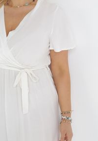 Born2be - Biała Sukienka Rozkloszowana z Wiązanym Paskiem Firiel. Kolor: biały. Materiał: materiał #3