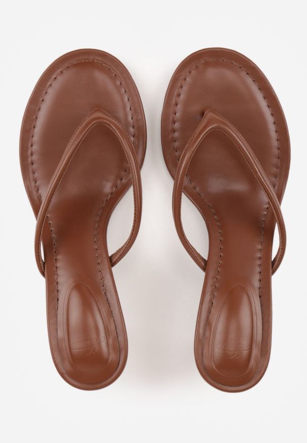 Born2be - Brązowe Klapki Japonki na Obcasie Typu Kaczuszka Livnara. Okazja: na co dzień. Kolor: brązowy. Materiał: len. Obcas: na obcasie. Styl: casual, elegancki. Wysokość obcasa: średni