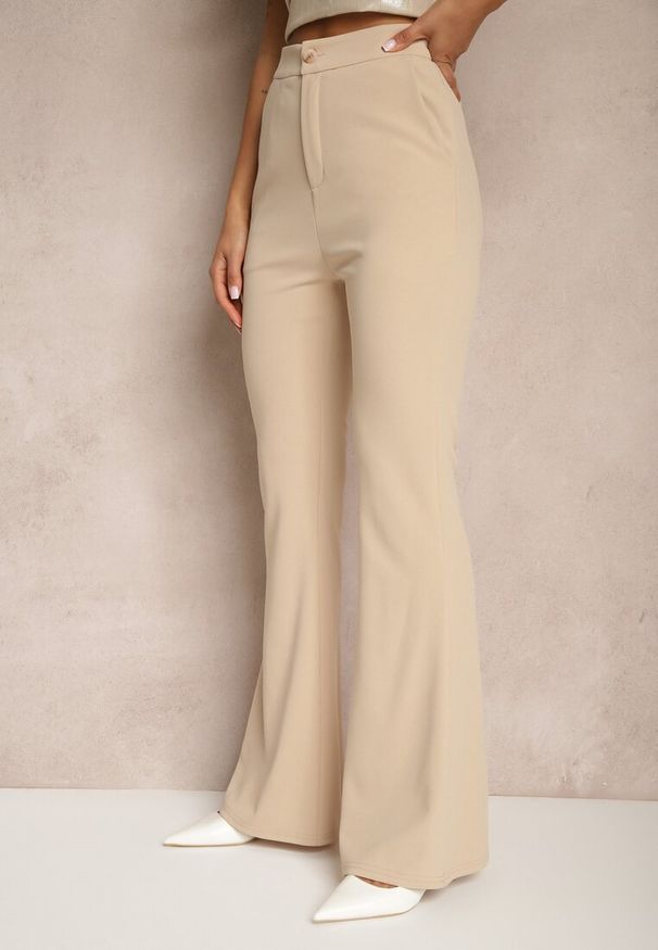 Renee - Beżowe Spodnie High Waist Dzwony z Wiskozą Blazza. Okazja: na co dzień. Stan: podwyższony. Kolor: beżowy. Materiał: wiskoza. Sezon: wiosna. Styl: casual