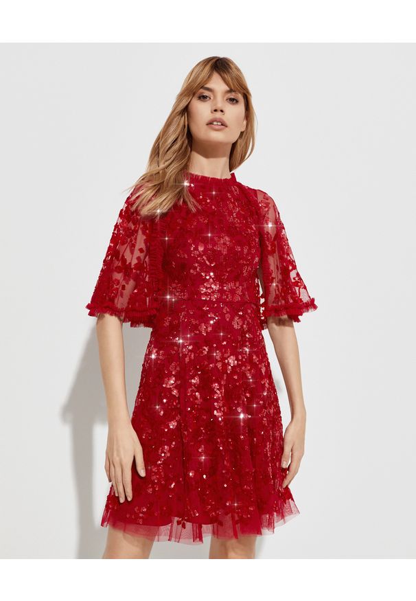 NEEDLE & THREAD - Czerwona sukienka z cekinami. Okazja: na wesele, na imprezę, na ślub cywilny. Kolor: czerwony. Materiał: tiul. Wzór: aplikacja. Długość: mini