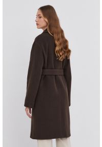 Pinko Płaszcz damski kolor brązowy przejściowy dwurzędowy. Okazja: na co dzień. Kolor: brązowy. Materiał: tkanina. Wzór: gładki. Styl: casual #3
