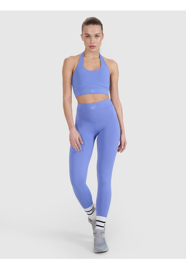 4f - 4F Legginsy treningowe szybkoschnące 4F x Anna Lewandowska - niebieskie L. Stan: podwyższony. Kolor: niebieski. Materiał: dzianina, włókno, syntetyk, materiał, tkanina, elastan. Wzór: gładki, ze splotem. Sport: fitness