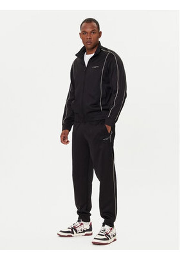 Armani Exchange Spodnie dresowe XM001358 AF16278 UC001 Czarny Regular Fit. Kolor: czarny. Materiał: bawełna, syntetyk