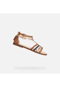 Sandały Geox Model J Sandal Karly Girl Kolor Brązowy. Kolor: niebieski, wielokolorowy, beżowy. Materiał: syntetyk, skóra. Sezon: lato